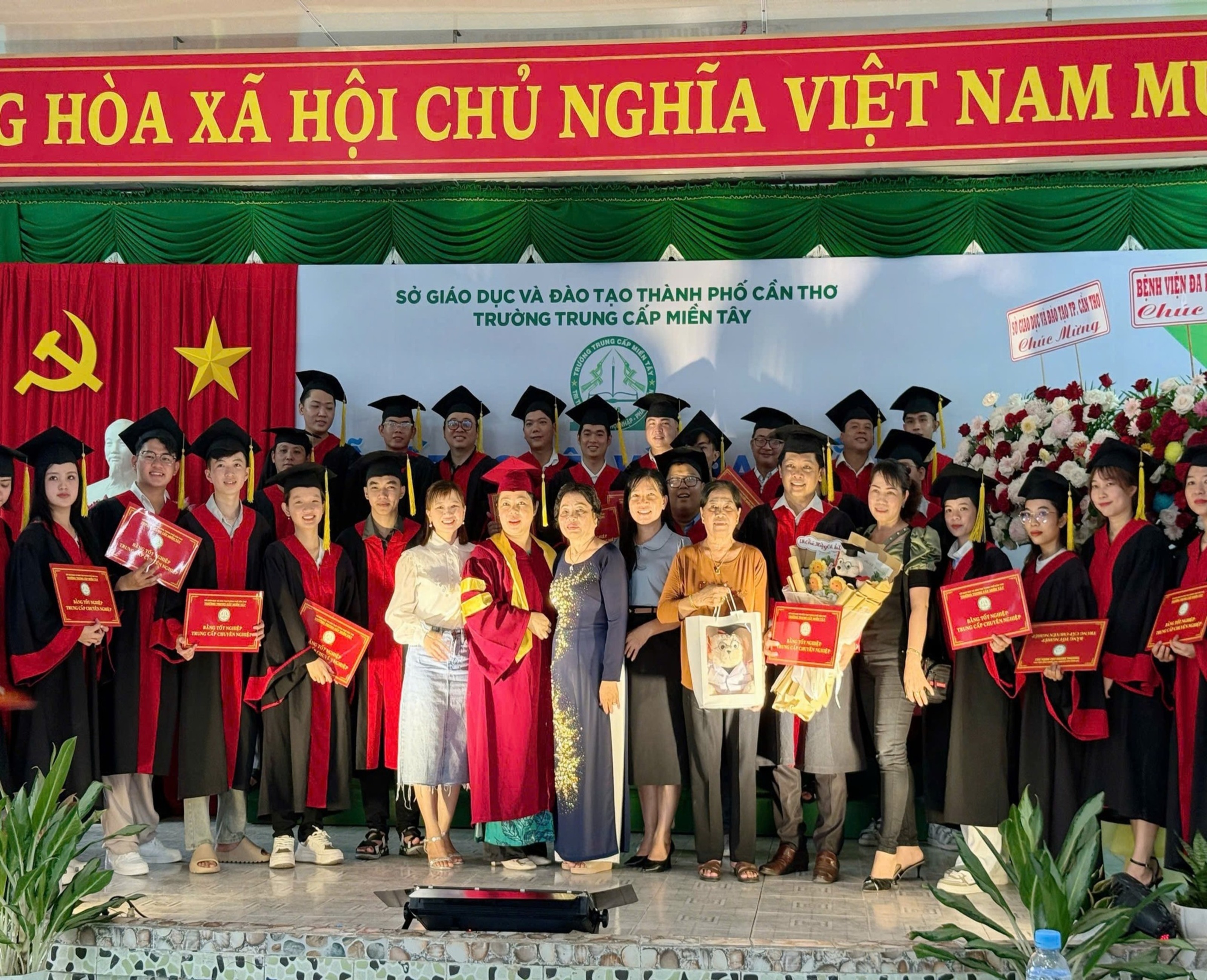 Hợp tác